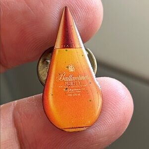 🖤SUPER RARE🔺Ballantine's Purity 20 Year Old Whiskey Lapel pin